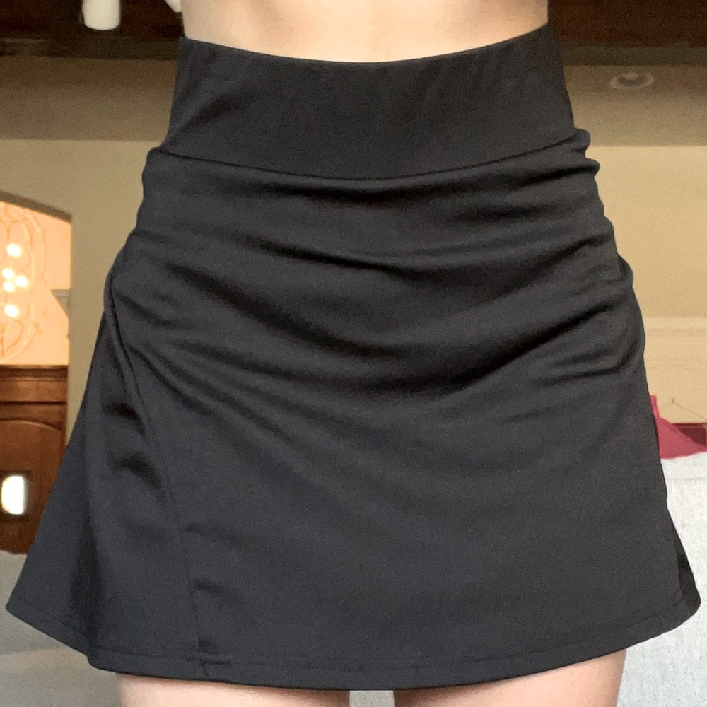 Black athletic/ tennis skirt with pocket and pleated back! High waisted!!